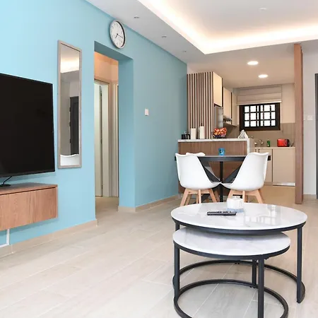 Alexis - Newly Renovated 2-bedroom With Swimming Pool דירה Paphos