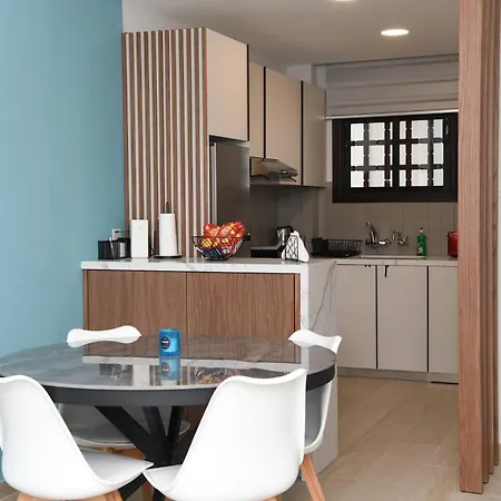 Alexis - Newly Renovated 2-bedroom With Swimming Pool