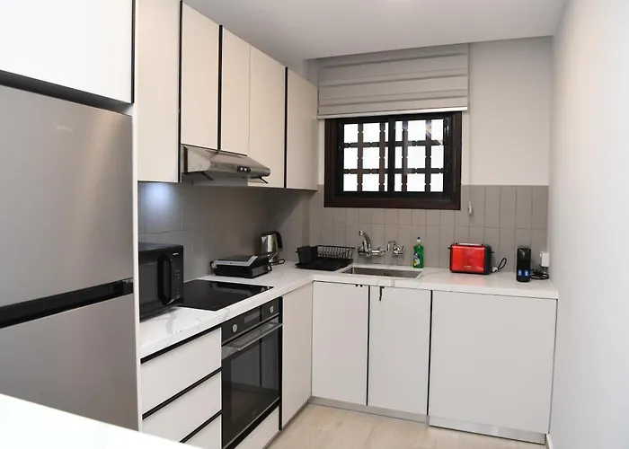 Alexis - Newly Renovated 2-bedroom With Swimming Pool *