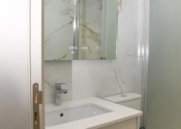 Alexis - Newly Renovated 2-bedroom With Swimming Pool Paphos