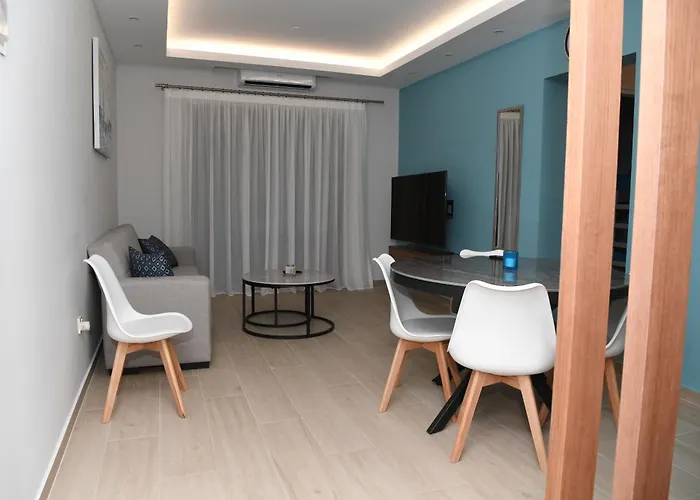 Alexis - Newly Renovated 2-bedroom With Swimming Pool *