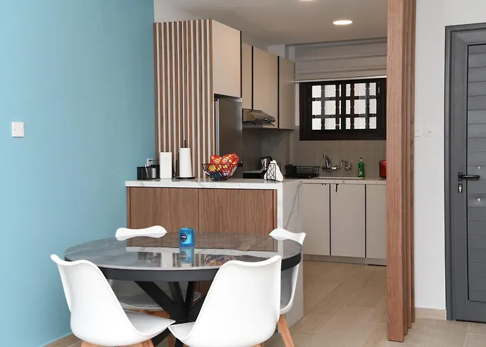 Alexis - Newly Renovated 2-bedroom With Swimming Pool