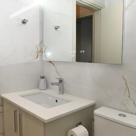 아파트 Alexis - Newly Renovated 2-bedroom With Swimming Pool 파포스