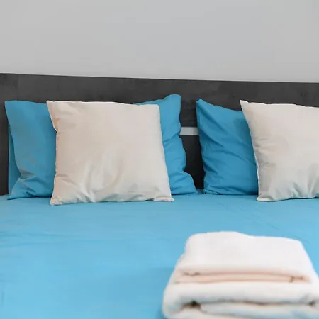 Alexis - Newly Renovated 2-bedroom With Swimming Pool 아파트 파포스