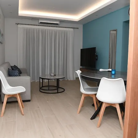 Alexis - Newly Renovated 2-bedroom With Swimming Pool *